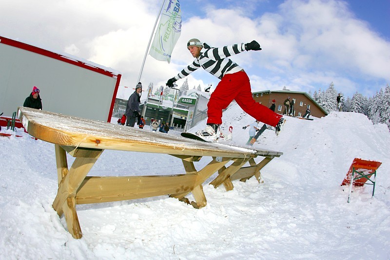 nico_dietermann_one_footed_slide