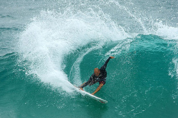 kelly_slater-14129850331512985033101298503303129850329712985032911298503281129850327412985032511298503243129850323712985032311298503221_thumb_medium625_0.jpg