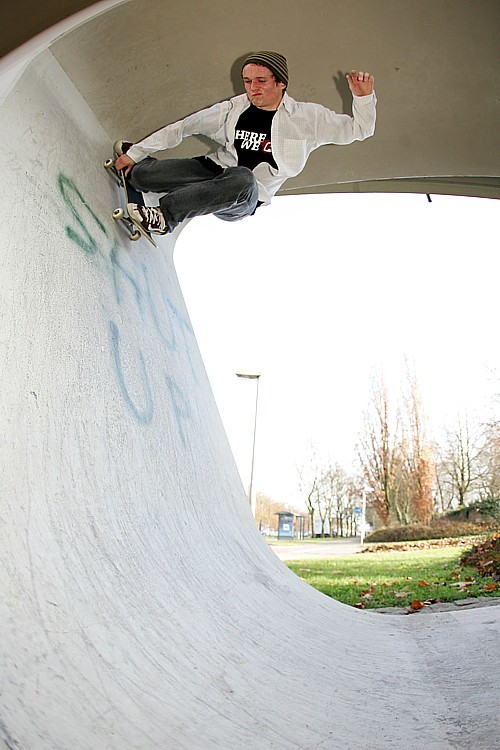 Sebi_Fakie_Wallride_Tuck_Knee_LQ