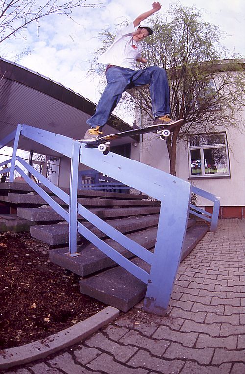 Thomas_FS_180_Fakie_Nosegrind