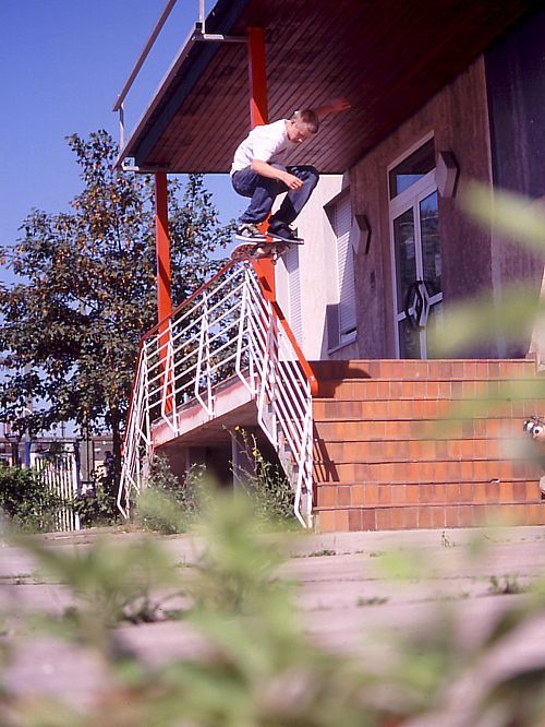 Thomas_Kickflip_over_Tele