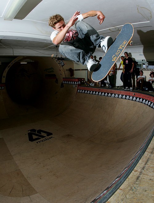 moritz_rech_kickflip_fakie_lq