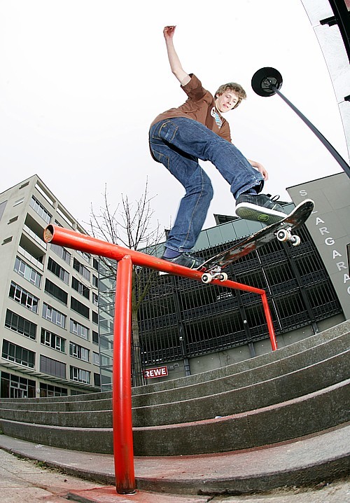 thomas_langenhuizen_bs_tailslide_vaubanrail_lq