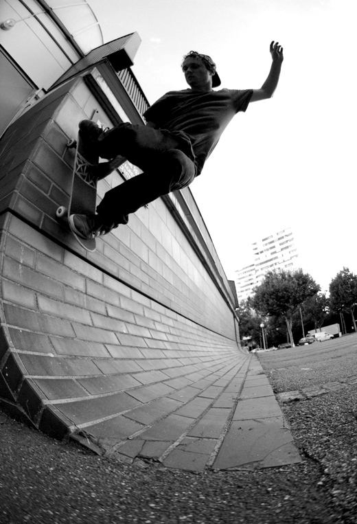 basa_fakie_wallride_grab.jpg