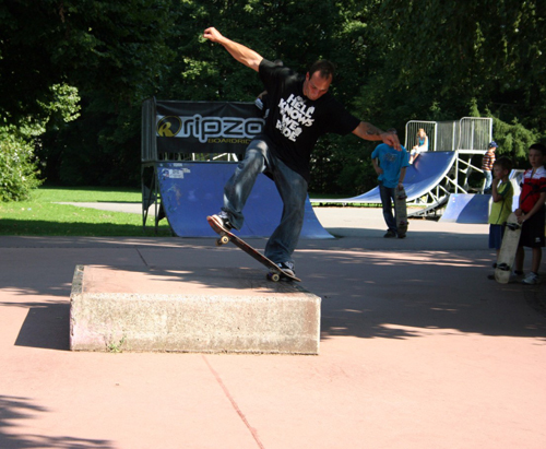 G-Love Teamrider - Christoph the animal Fohn - Nosebluntslide to fakie_500.jpg