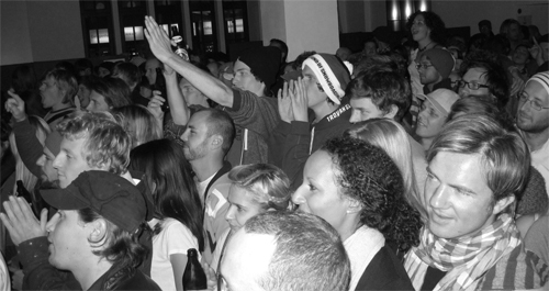 1Crowd_bw_01_500.jpg