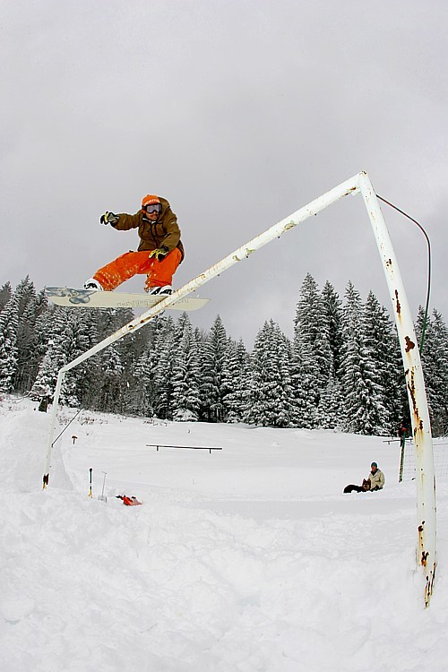 Luke_Wolfer_Noseslide_Fussballtor_LQ