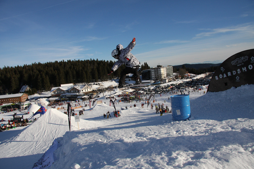 Linus im Shifty ueber die Tonne - Pic Jo Meschede