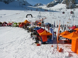 gletscher_testival_zeltstadt.jpg